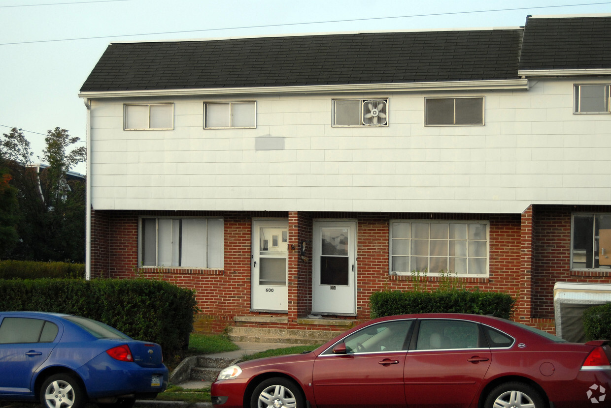 Building Photo - 600-628 N West St