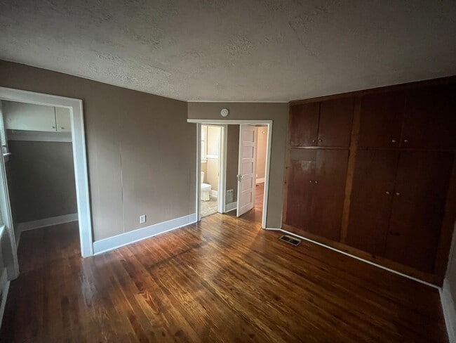 Building Photo - 528 Seward St