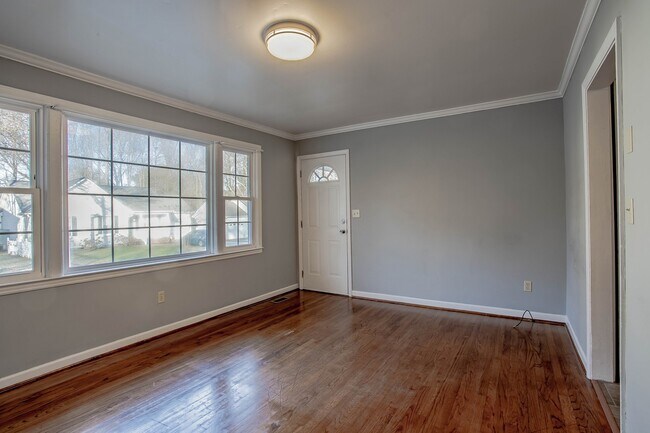 Foto del edificio - Great 2 Bedroom 1 Bathroom Duplex Near Dow...