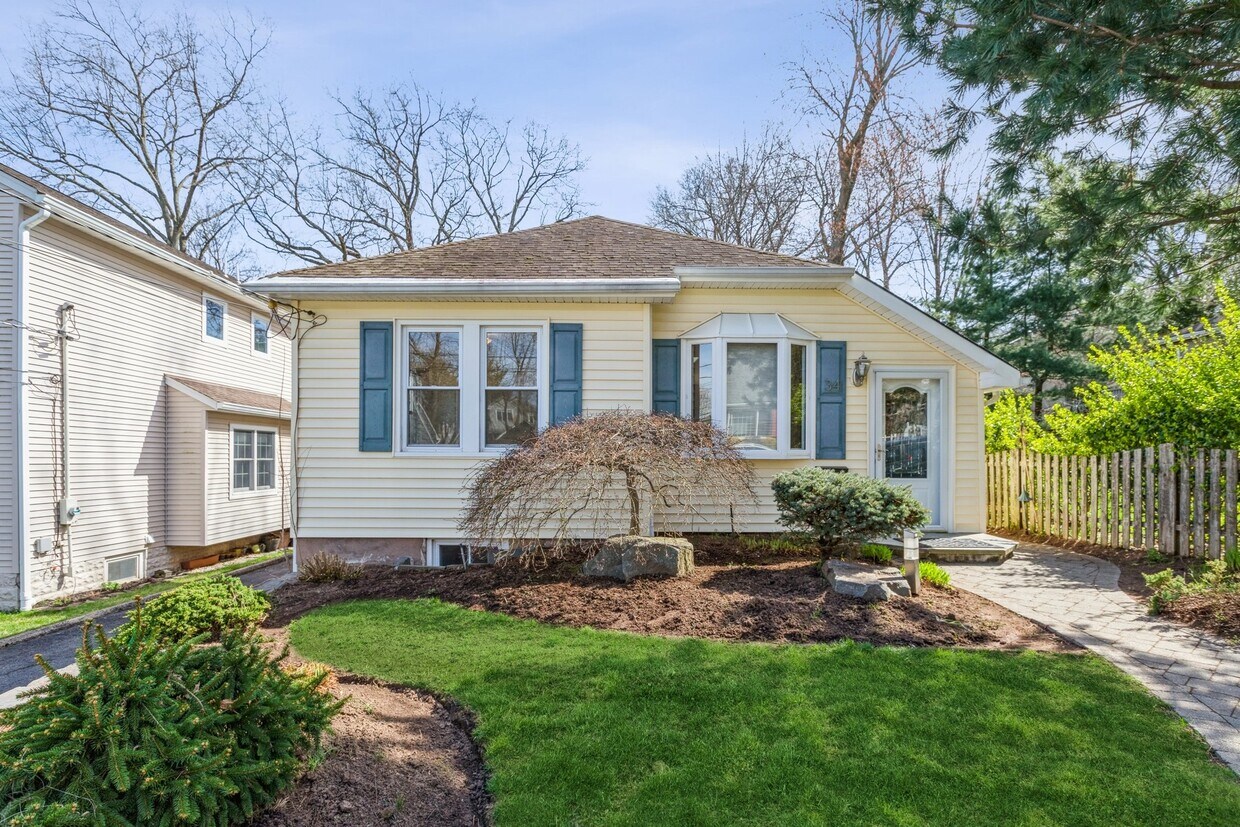 Primary Photo - 34 Glenview Terrace