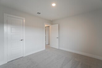 Building Photo - 10614 Whitejacket