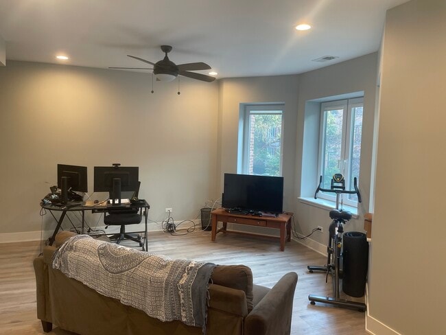 Foto del edificio - 3502 N Wilton Ave