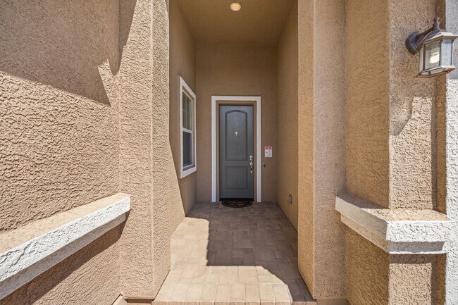 Foto del edificio - **Charming Home for Rent in Damonte Ranch**