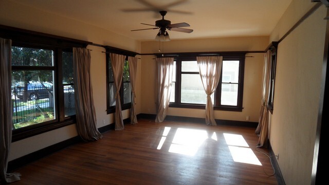 Foto del edificio - Charming craftsman home located in the hig...