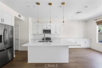 Building Photo - 148 Winnett