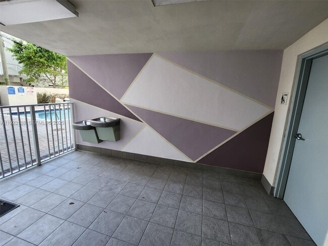 Building Photo - 120 SW 8th Ave