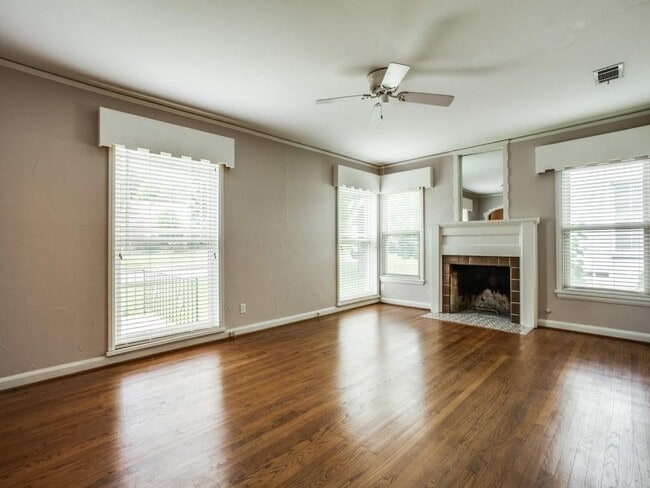 Main Livingroom - 6949 Casa Loma Ave