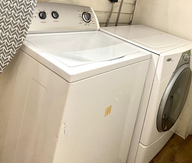 full laundry - 352 Buckingham St