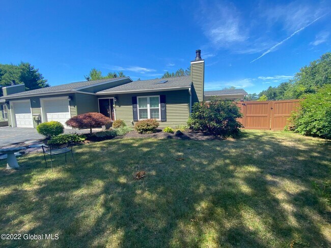 Foto del edificio - 111 Stone Ridge Ct