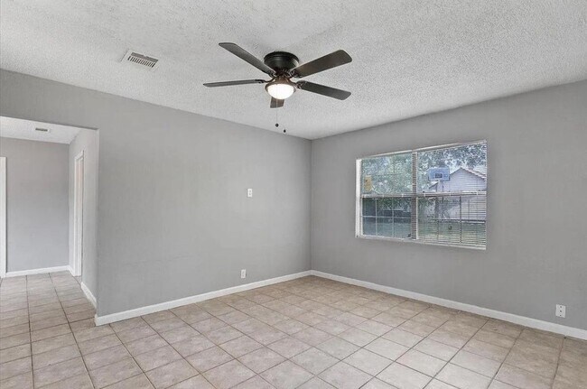 Building Photo - 9033 Oak Knoll Ln