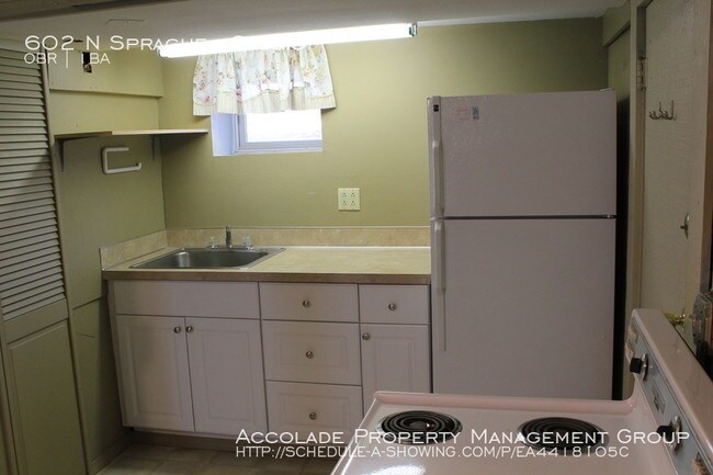 Building Photo - Studio Very close to CWU and Downtown