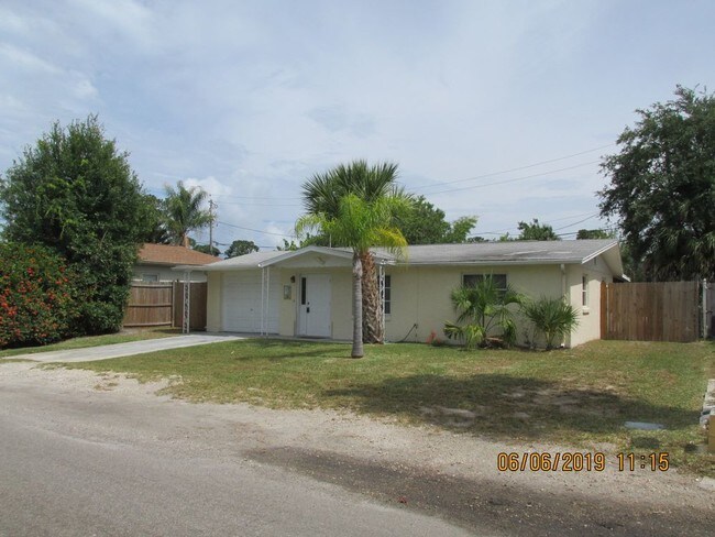 Charming Waterfront Rental In New Port Richey House For Rent In