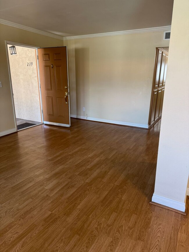 Building Photo - Near Parkway Plaza - 2 Bedrooms/2 Baths with Central Air Conditioning@ Sunterra