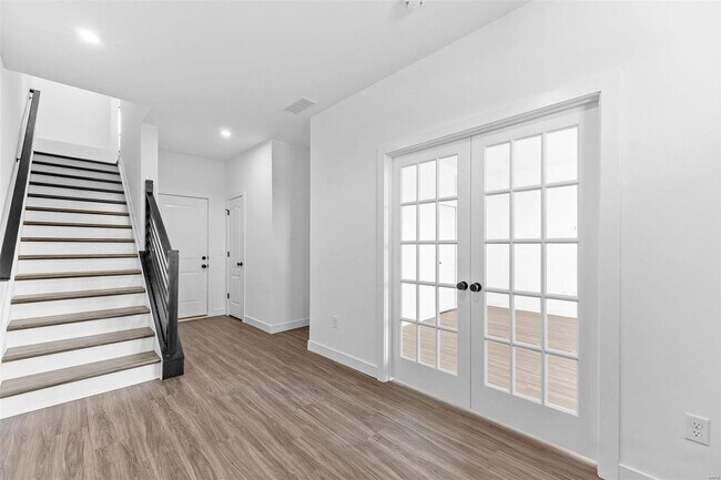 Building Photo - 16506 Honey Locust Dr