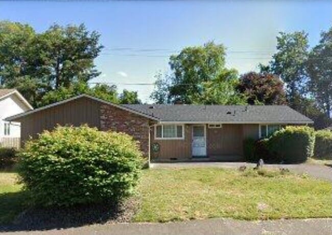Building Photo - 1900 39th Ave SE