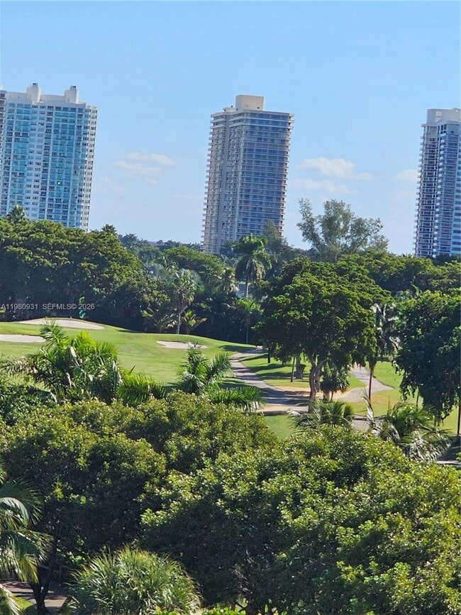 Foto del edificio - 20500 W Country Club Dr