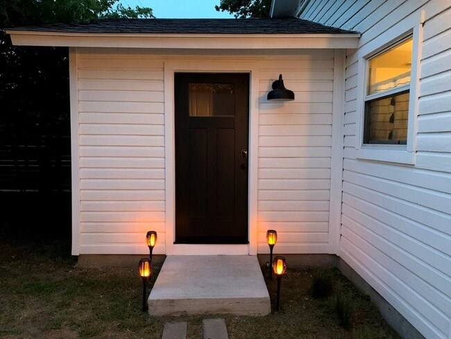 Building Photo - Amazing 3 Bed, 2 Bath Rental in Desirable Oakhurst Subdivision of Fort Worth- 76111