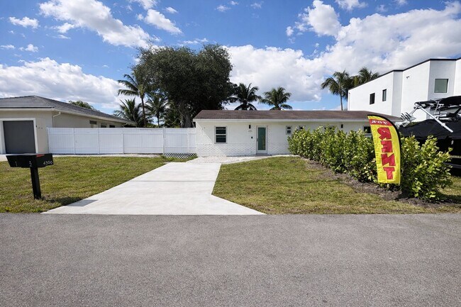 Foto del edificio - 4396 SW 25th Terrace