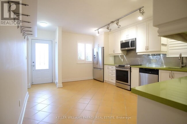 Photo du bâtiment - 8 Lynndale Rd