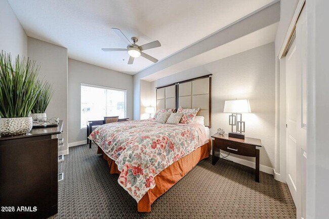Foto del edificio - 5450 E Deer Valley Dr