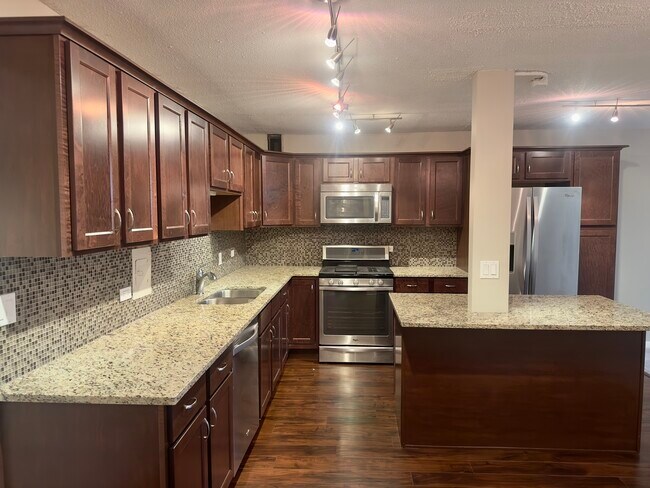 Building Photo - 2211 S Highland Ave