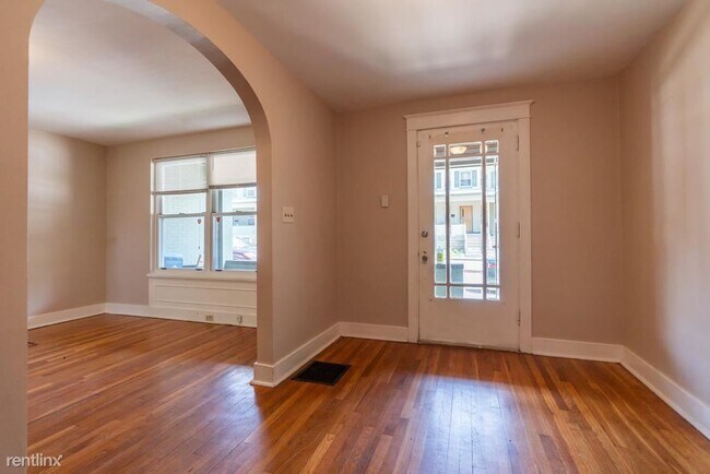 Building Photo - 3 br, 1 bath Townhome - 219 Gilliland Ave