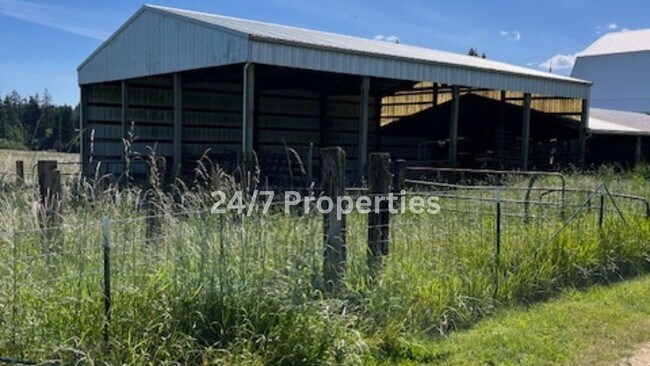 Building Photo - 3BD | 1.5 BA  40+ Acres + Shop - Possible ...