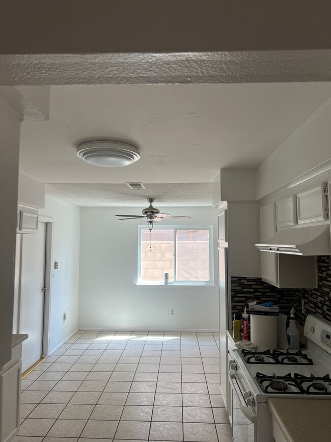 Building Photo - South Central Bakersfield House