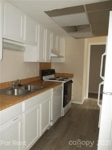 Building Photo - 7003 Stonington Ln
