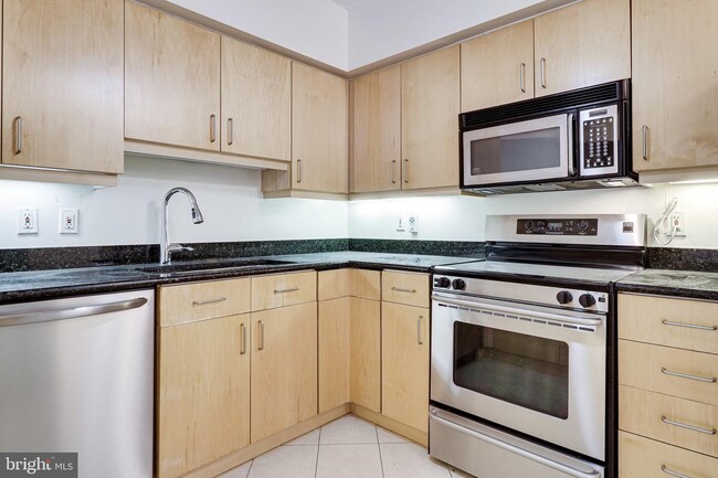 Building Photo - 1300 Crystal Dr
