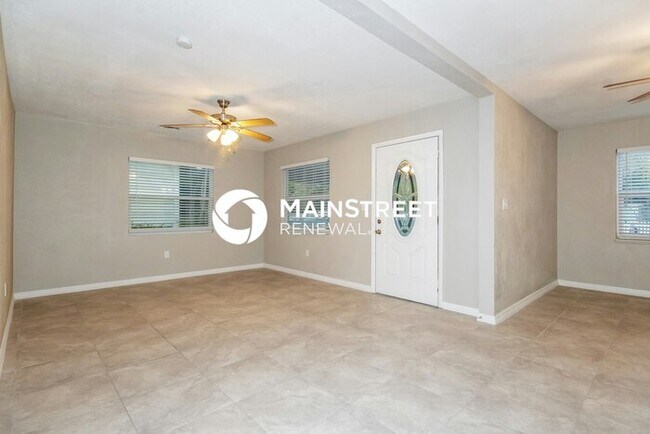 Building Photo - 3 Bedroom Pet-Friendly Home in St Petersbu...