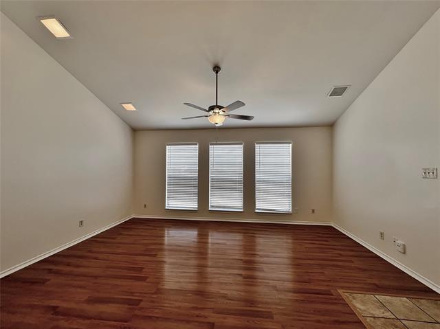 Foto del edificio - 719 Hillcrest Ct