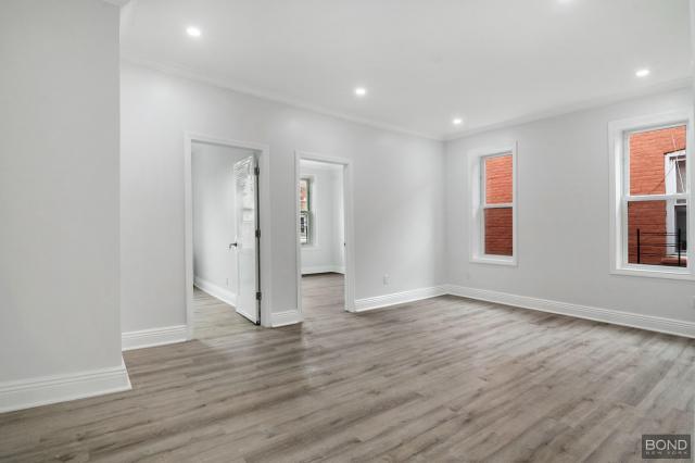 Foto del edificio - 3 bedroom in Brooklyn NY 11212