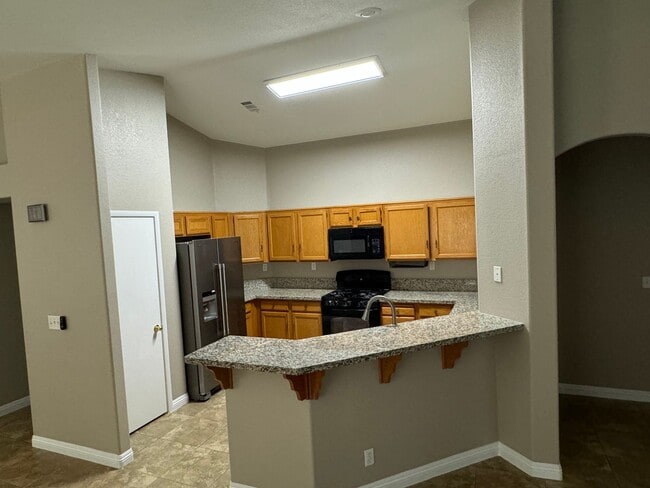 Building Photo - Single Story, 3BR, 2CRG