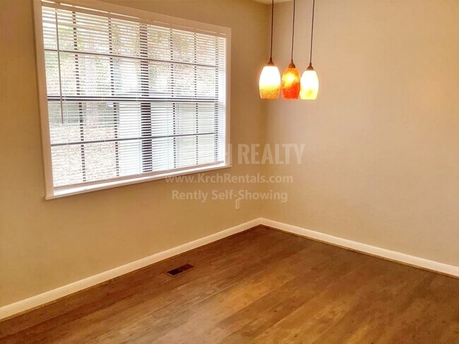 Building Photo - Beautiful 4 bedroom, 3 bathroom home!