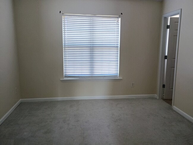 Building Photo - 168 Buchanan Ln