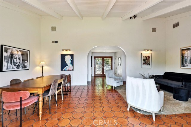 Foto del edificio - 7161 Grasswood Ave