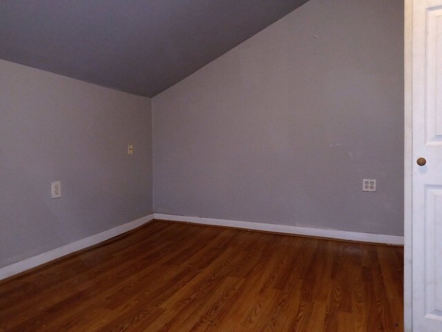 Foto del edificio - 526 Dr W J Hodge St