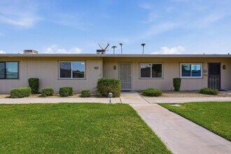 Building Photo - 10922 W Santa Fe Dr