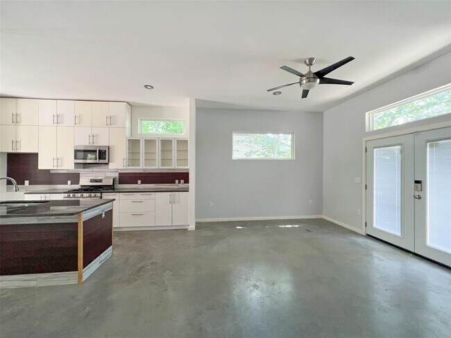 Building Photo - 6901 Cherrydale Dr