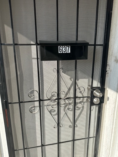 Building Photo - 637 W 41st St