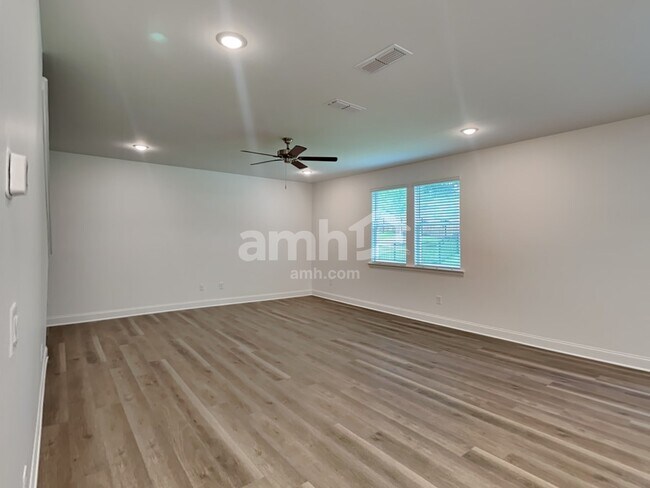 Building Photo - 1555 Soapstone Rd