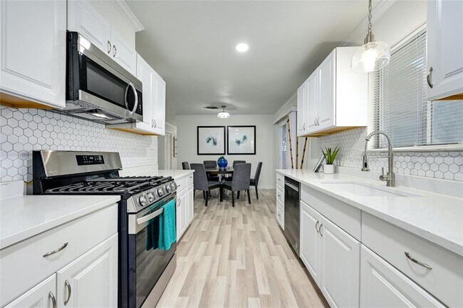 Building Photo - 6808 Hanover Ln