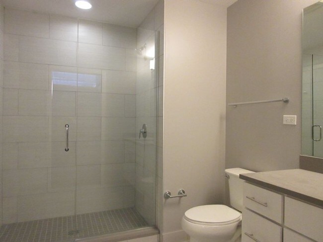 Foto del edificio - 619 LaSalle S St