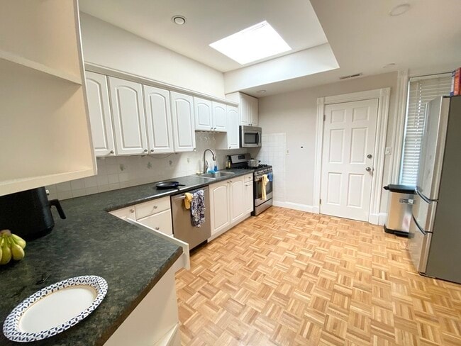 Foto del edificio - 108 Buttonwood St