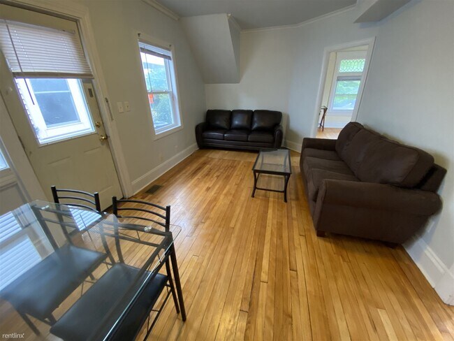Building Photo - 2 br, 1 bath Duplex - 208 N 1st St Apt 1 # 1