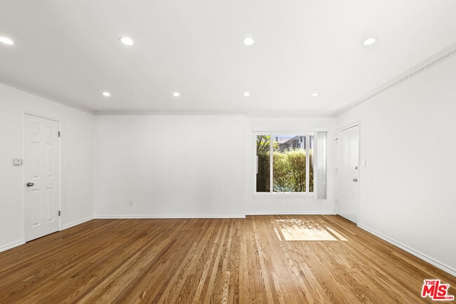 Building Photo - 1235 N Harper Ave