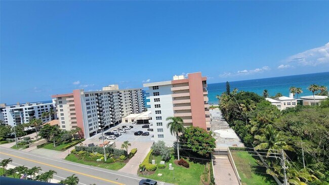Foto del edificio - 1150 Hillsboro Mile Unit 1016