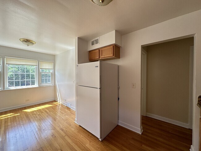 Building Photo - 5534 N Campbell Ave
