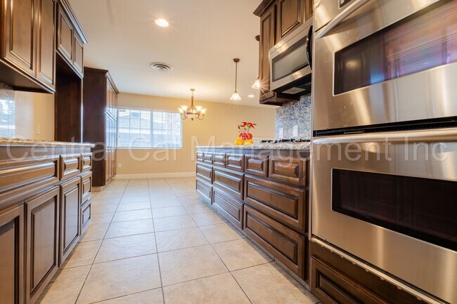 Building Photo - 3 Bedroom/2 Bath Home - $2195 per month!